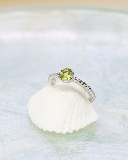 K18WGペリドットイヤーカフ(片耳用) 5094B-PEW