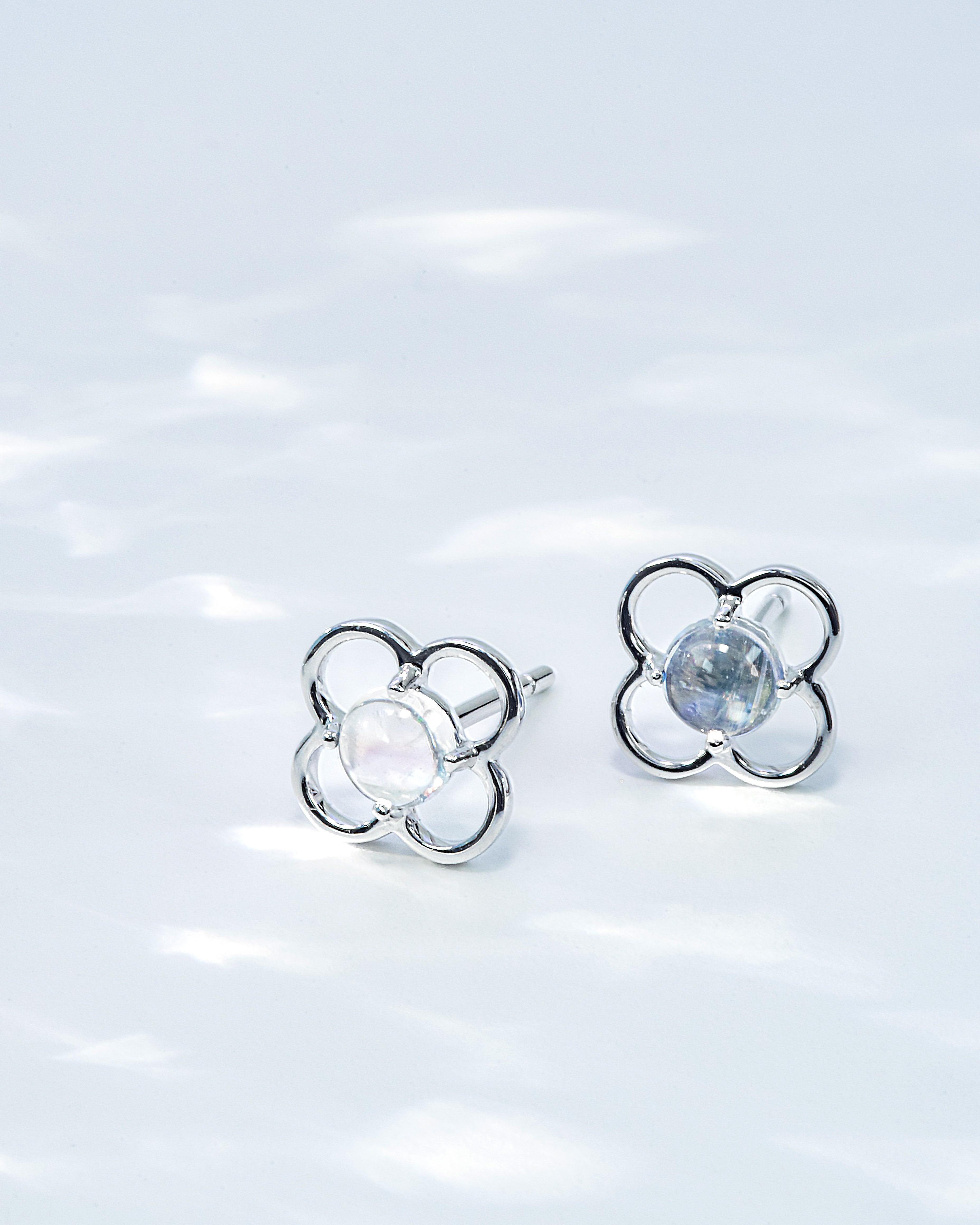 nagi☺︎ 1点作品☺︎ ホワイトムーンストーンピアス nagi様専用☺︎ 1点作品☺︎ ホワイトムーンストーンピアス