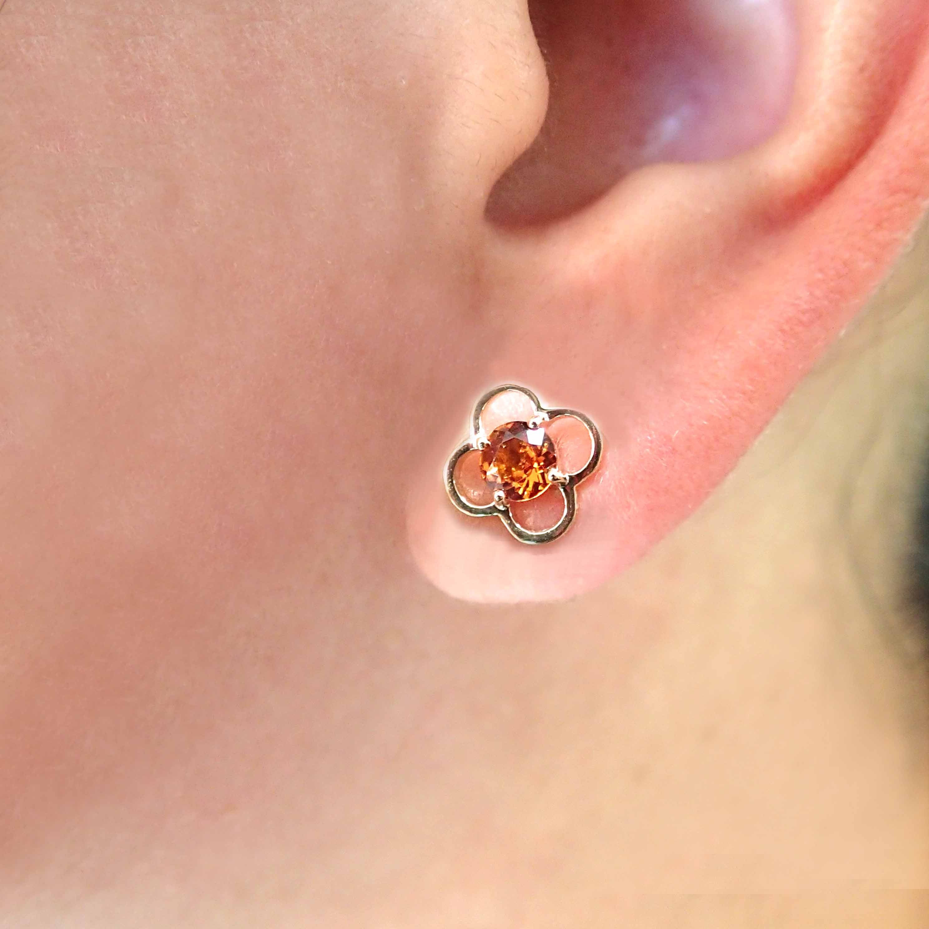 K18YGスペサルティンガーネットピアス 5084B-SPGK – iwaiwa jewellery